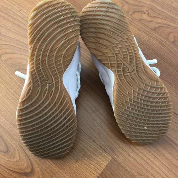 Lavender Nike City Loop - Picture 5 of 5